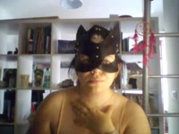 Ciao, sono LadySyff, la tua nuova ossessione.Milf 40enne autentica, sensuale e provocante, pronta a stuzzicare la tua fantasia con cam, foto, video e messaggi personalizzati.Amo sapere che mi guardi dall’ufficio, con i genitori in casa… o mentre lei è lì con te in un