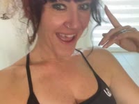 Zelie, sensual and carnal woman of 40 years old. I will be happy to spend a mischievous and complicit moment with you. I like to play, chat, have fun, dress up. I
