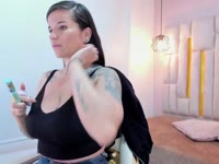 I provoke your mind, ignite your ideas and experiment at your side. A space where the word becomes desire. Here we play with the mind, ignite the imagination and break taboos. I invite you to explore without censorship, with intense, provocative and deeply stimulating conversations.