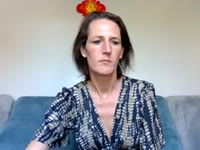 I work in an office, I love nature, doing it in unusual places
I am a natural woman