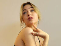 camwhore masturbating with dildo AlysiaBennet