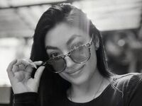 fingering cam girl AuraLee