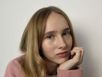 cam girl playing with sextoy LisetteMaupredi