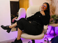 naughty camgirl fingering shaved pussy SiennaFournier