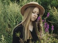 nude camgirl pic KarenLowe