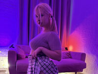 fingering camwhore AlanaMoons