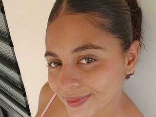 camgirl masturbating with dildo AlanaRiveraa