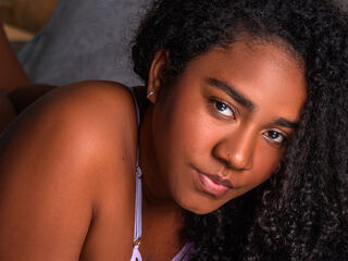 cam girl playing with vibrator AmaraRuiiz