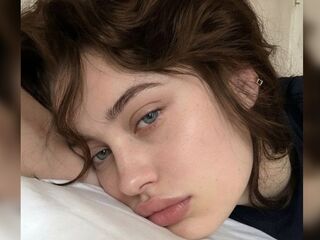 masturbating camgirl BrettOpher