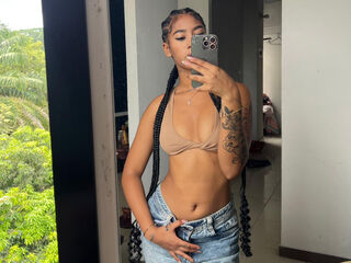 girl showing tits CarolineCartson