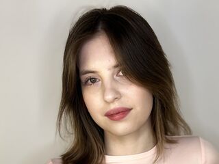 naked camgirl masturbating with dildo ChandraTays