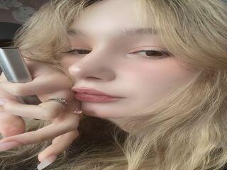 topless webcamgirl CicelyAdessa