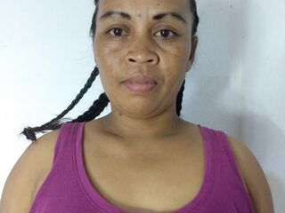 camgirl showing tits ClaudineVan