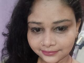 naked camgirl picture CurvySoniya