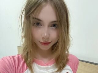 topless cam girl DaniGlow