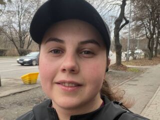 camslut fingering shaved pussy DariaCalm