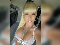 naked camgirl DellaBlazed