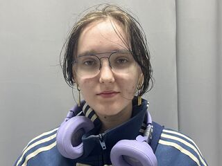 nude camgirl pic DoraDawson