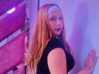 camgirl fingering shaved pussy DulceeCherry