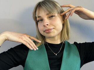 naughty camgirl masturbating with dildo EmelineBurrough