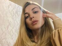 beautiful camgirl EmilyHollister