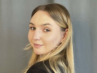 free nude live show FloraBrenden