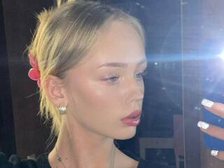 cam girl playing with vibrator FlorrieBarraza