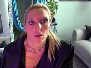 cam girl masturbating with vibrator GlammaZon