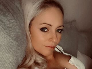naked camgirl masturbating with dildo JasminaDeluxe
