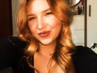 cam girl masturbating JenetteFolson