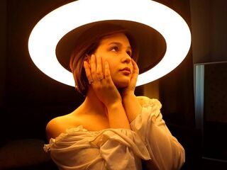 cam girl playing with vibrator JoslynDelmolino