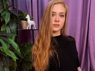 naked girl with cam masturbating JuliMiu