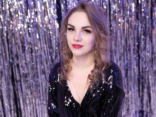 naked camgirl masturbating with dildo KamillaNorman