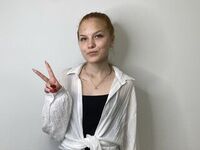 beautiful camgirl KarineBrinkmeyer