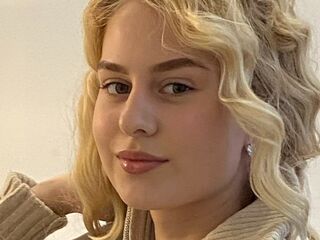 cam slut picture LaniePlewa