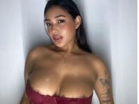 cam girl playing with dildo LaurenKaterine