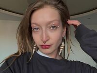 camwhore fingering shaved pussy LaylaMoores