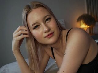 camgirl playing with sextoy LeiaDavis