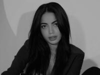 naked camgirl fingering pussy LisaMontclair