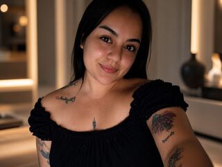 cam girl playing with vibrator LizyFlores