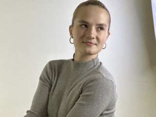 hot naked camgirl LorrianePytko