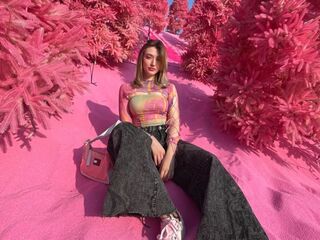 hot girl live cam LouveniaPranger
