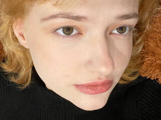 cam strip tease LunaBeans