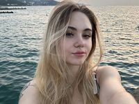 masturbating LunaMillie