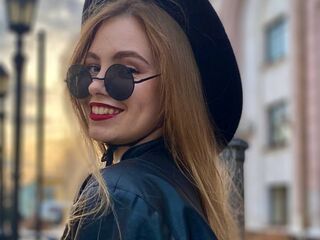 fingering girl webcam picture MaiaOshman