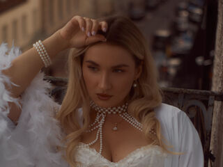 nude camgirl pic MarieWe