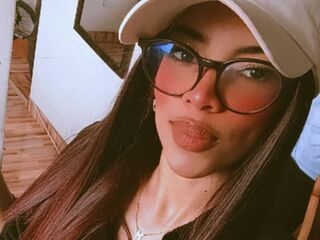 hot cam girl masturbating with dildo MeliRivers