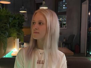 girl MelissaOushens