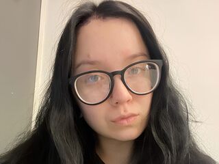 naughty camgirl fingering pussy MiaWallees