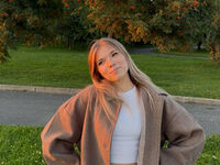 girl showing pussy MichaelaFox